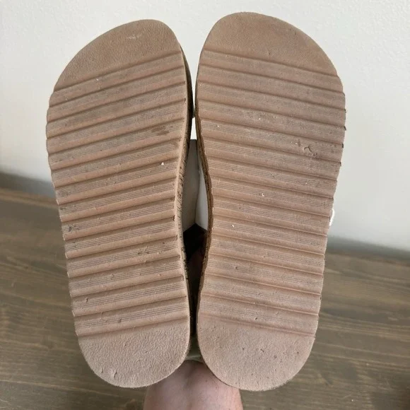 Madden Girl Womens‎ 8M White Favor Slip On Slides Sandals Comfort Shoes Summer - Picture 9 of 9